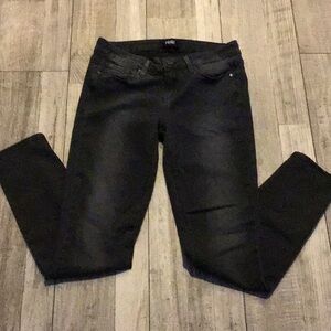 🕺🏽🧳🚊 Paige Verdugo black ankle jeans